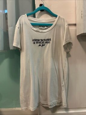 Abercrombie & Fitch White Tee with black Embroidered Logo